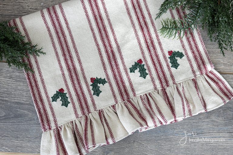 How to Make an Embroidered Christmas Linen Flour-Sack Tea Towel (Free Embroidery pattern)